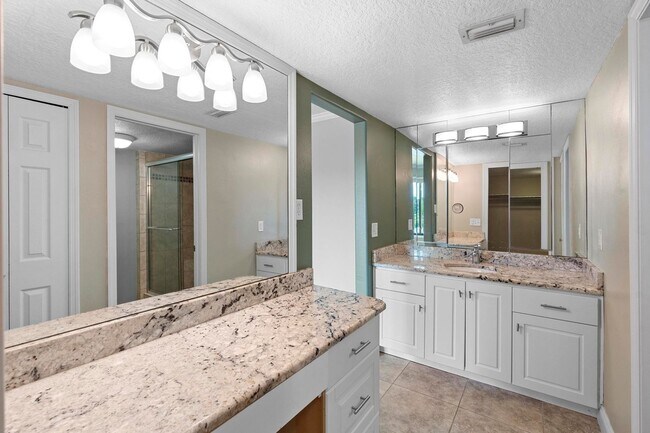 Building Photo - Lakefront lifestyle in this stunning 3-bed...