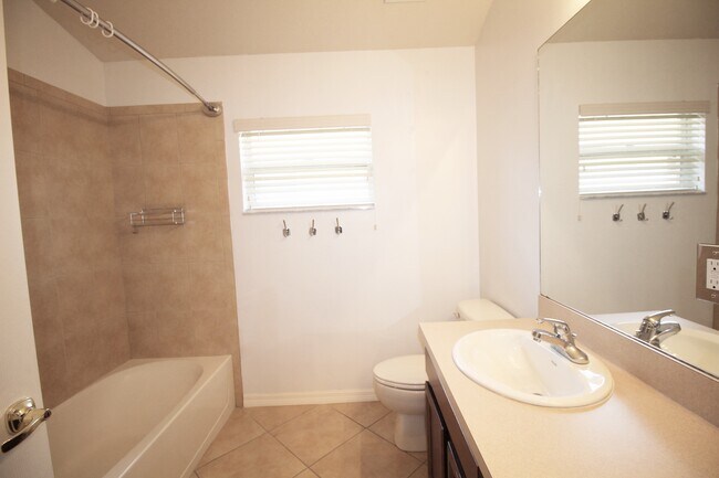 Building Photo - 6428 Waverly Green Way