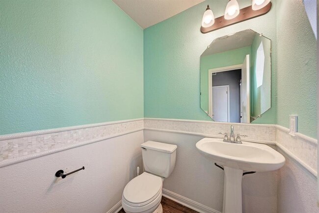 Building Photo - 903 Estate Dr