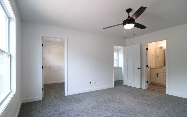 Building Photo - 129 Independence Ln