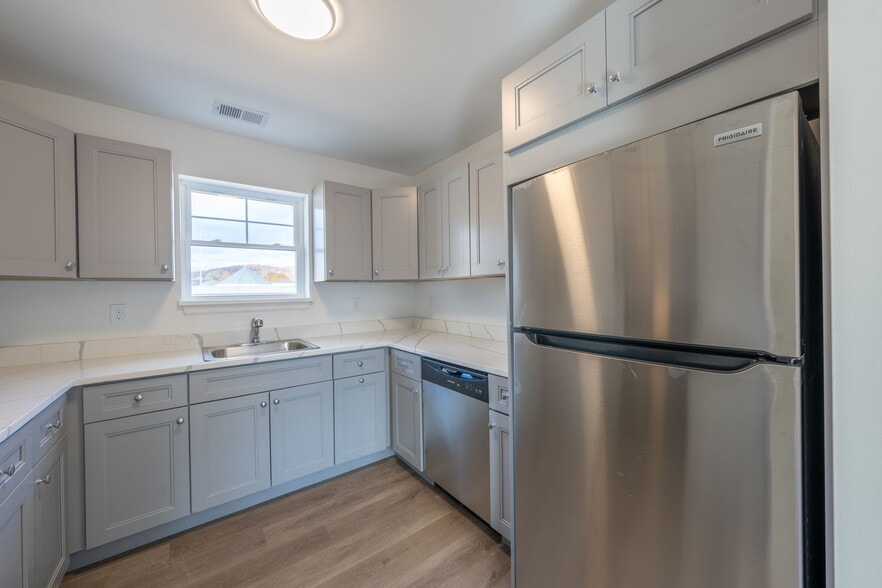 Bright Kitchen Space - 237 Main St