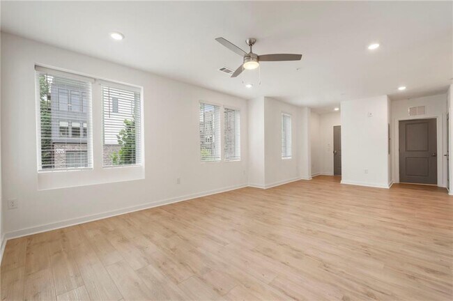 Building Photo - 388 Pratt Dr SE