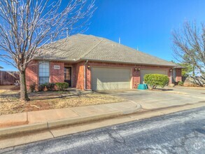 Building Photo - Spacious Edmond 2 bed 2 Bath 2 Car Garage ...