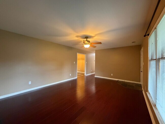 Building Photo - 717 Mallard Dr