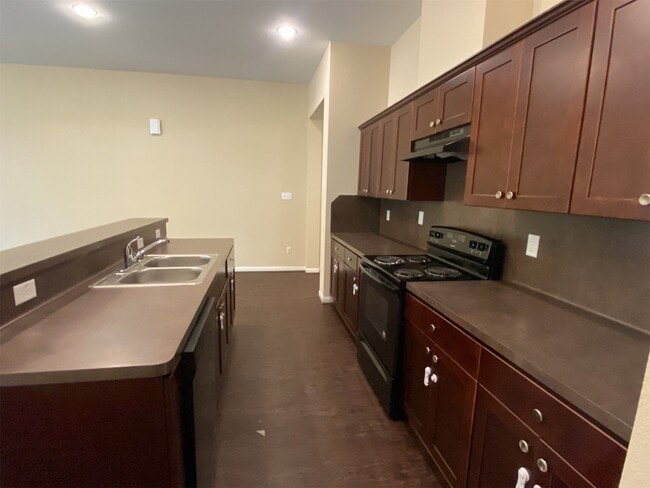 Building Photo - 618 Shady Lake Dr