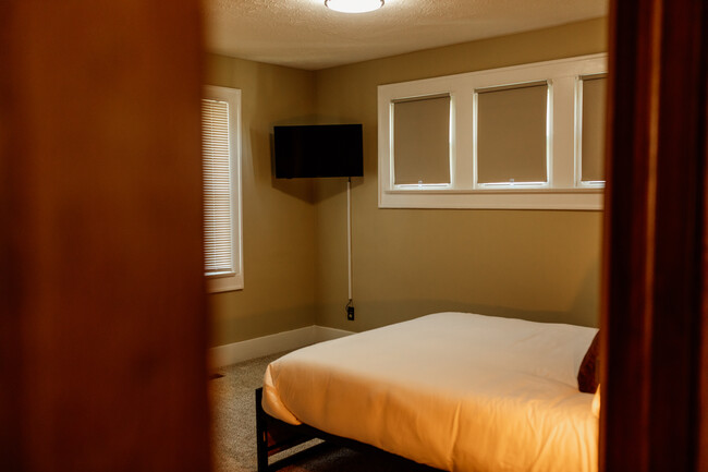 primary room with attached bath - 1203 E Edwards Ave