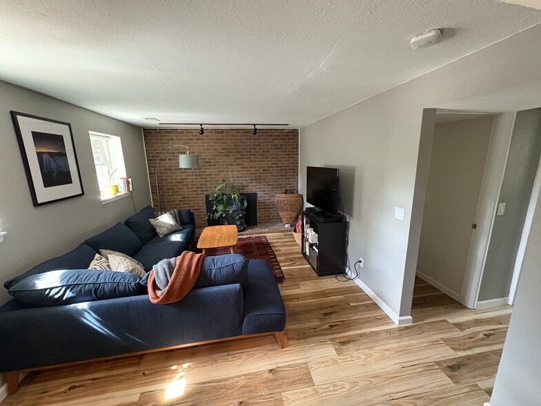 Building Photo - 221 Summit Cir