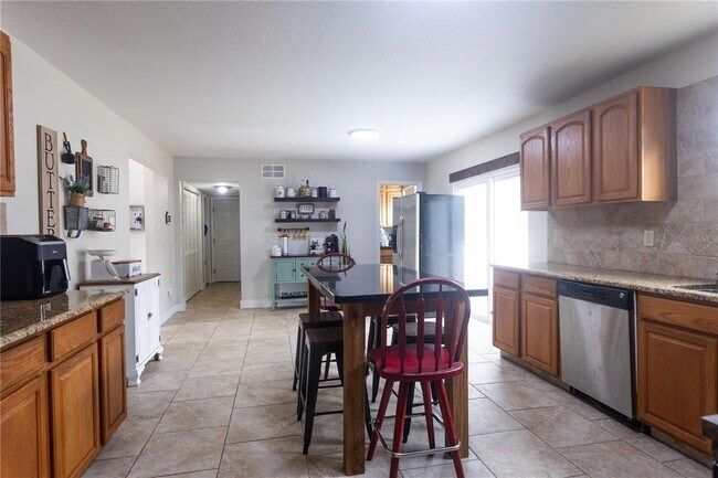 Building Photo - 1159 SW Valencia Heights Ave