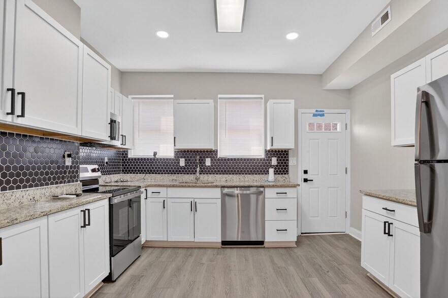 Building Photo - 1106 S Carey St