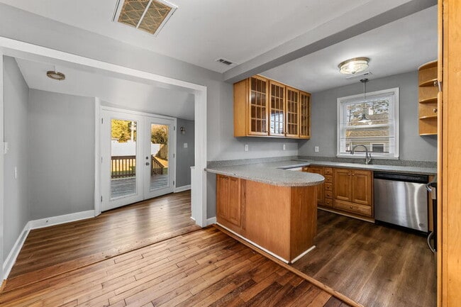 Building Photo - 108 E Magruder St