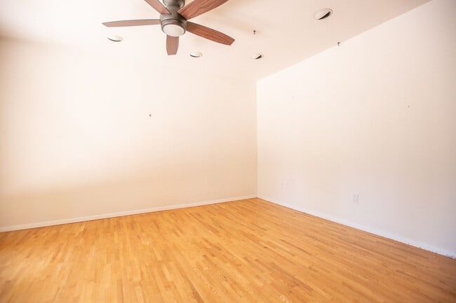 Building Photo - Mid Century 3 Bedroom Home Available Now i...