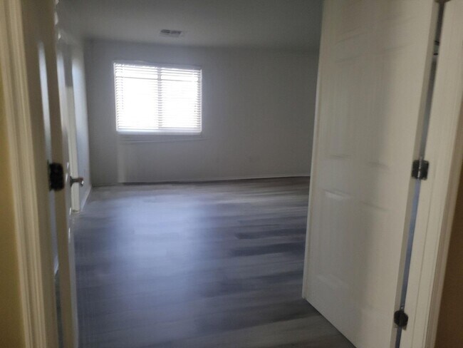 Building Photo - Beautiful 4 bed home with Den and Loft