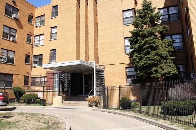 Building Photo - 660 Whitmore Rd