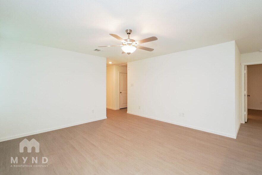 Building Photo - 2636 Mistwood Dr