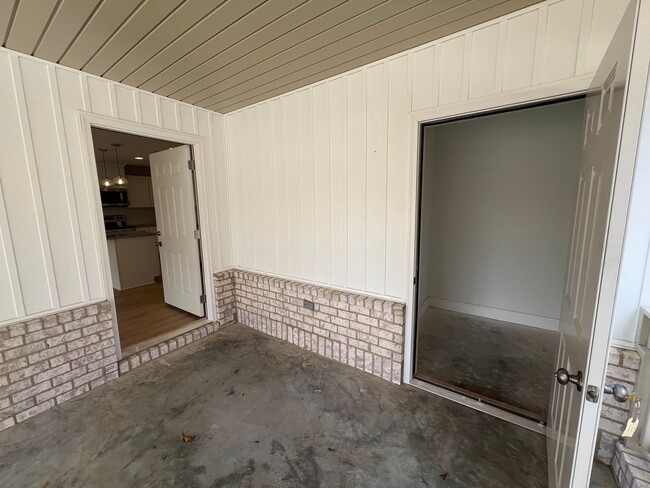 Building Photo - Newly Built 3 Bedroom 2 Bathroom Home in E...