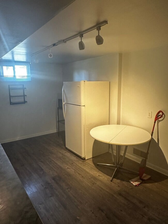 Building Photo - Two Bedroom Apartment Steps from Camus