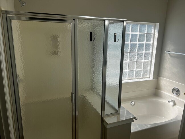 Building Photo - 404 Blackberry Ln