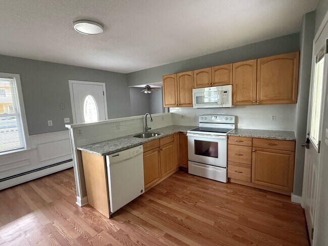 Primary Photo - 20 Hough St