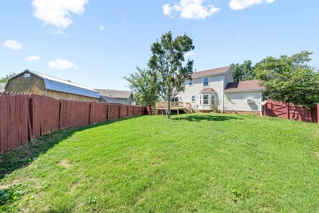 Building Photo - 830 Iris Ln