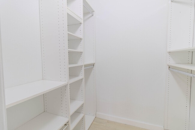 Building Photo - 3350 Pinewalk Dr N