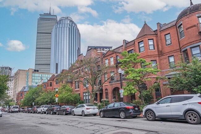 Building Photo - 237 W Newton St