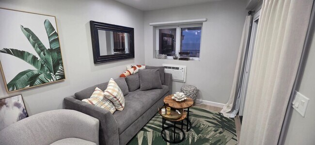Building Photo - Beach House Chicago