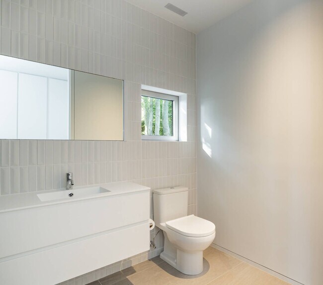 Building Photo - 47L S Ferry Rd