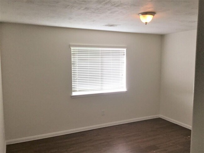 Building Photo - 22267 Doubletree Park Dr