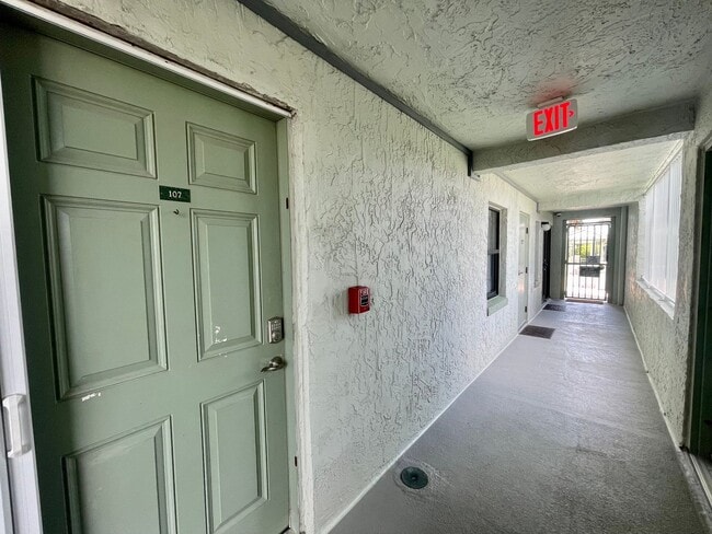 Building Photo - Furnished 2 Bed, 2 Bath Condo – Available ...