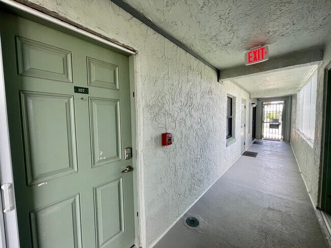 Building Photo - Furnished 2 Bed, 2 Bath Condo – Available Now!