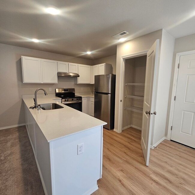 Building Photo - Move-In Ready 3 Bed, 2.5 Bath Home in Desirable Port Orchard Neighborhood