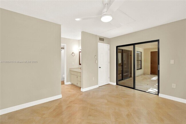 Building Photo - 9255 SW 125th Ave