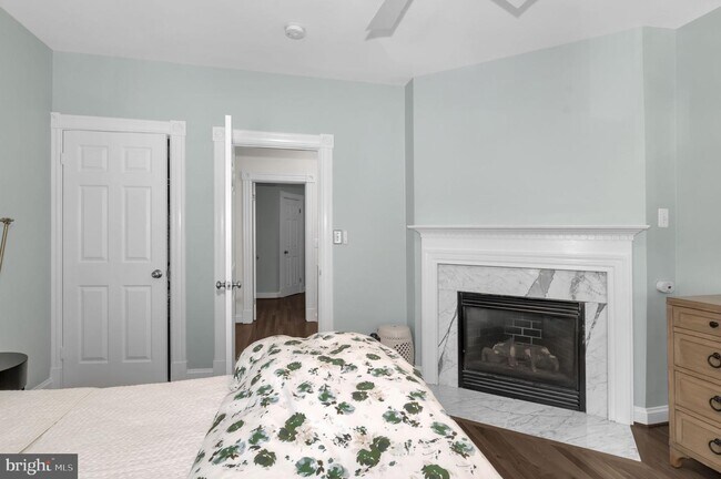 Building Photo - 117 15th St SE