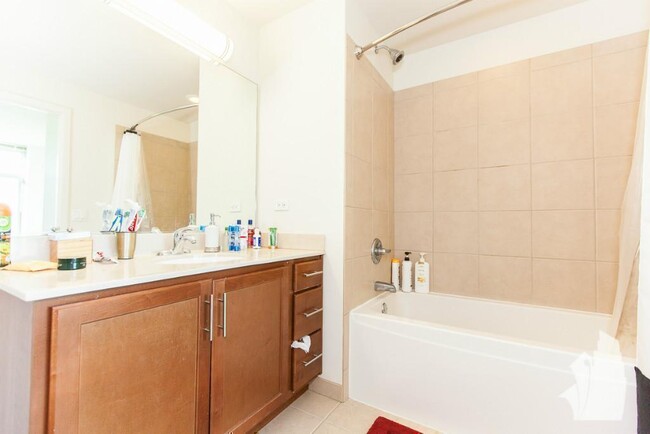 Primary Photo - 2 bedroom in Chicago IL 60661