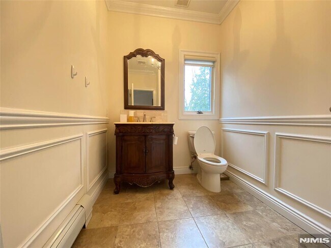 Building Photo - 517A Lawn Ave