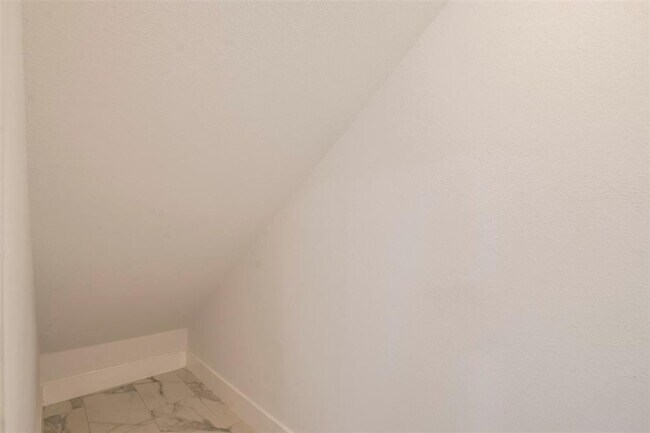 Building Photo - 616 W Dittmar Rd