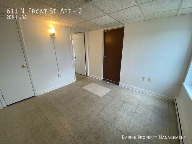 Building Photo - 2nd Floor: 2 Bedroom/1 Bathroom Apartment ...