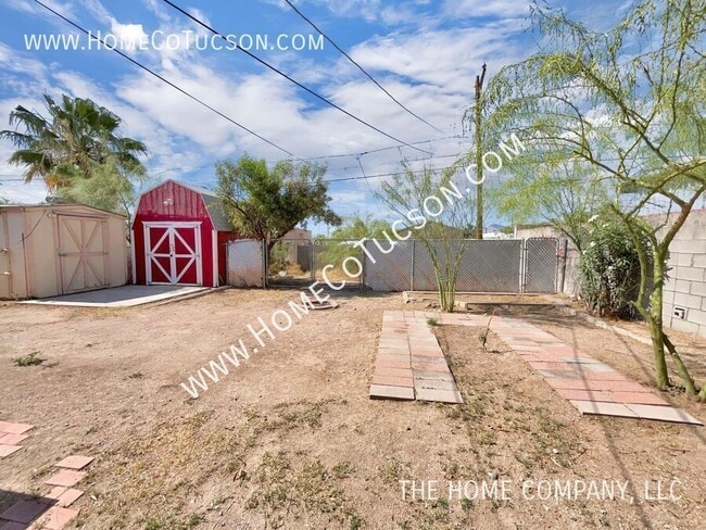Building Photo - 720 W Alturas St