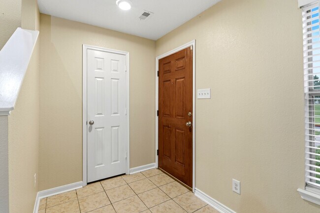 Building Photo - 1230 Grassy View Dr