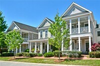 Building Photo - 324 Village Walk Ln