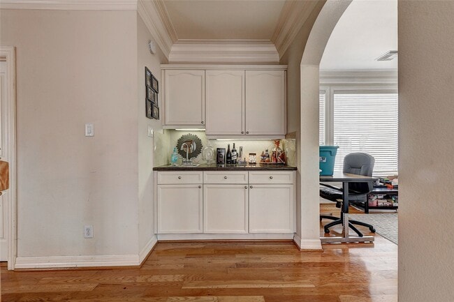 Building Photo - 835 Rosine St