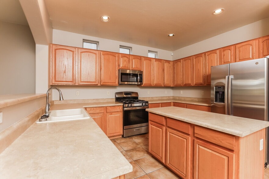 Building Photo - 15360 S Camino Agua Azul