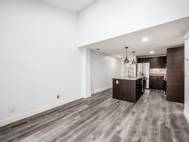 Building Photo - 3531 Sunset Dr