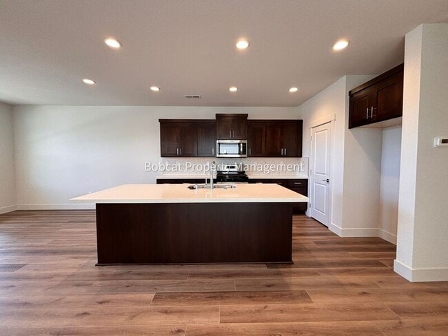 Building Photo - 1150 Little Ln