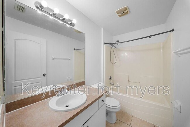 Building Photo - 3213 17th St SW