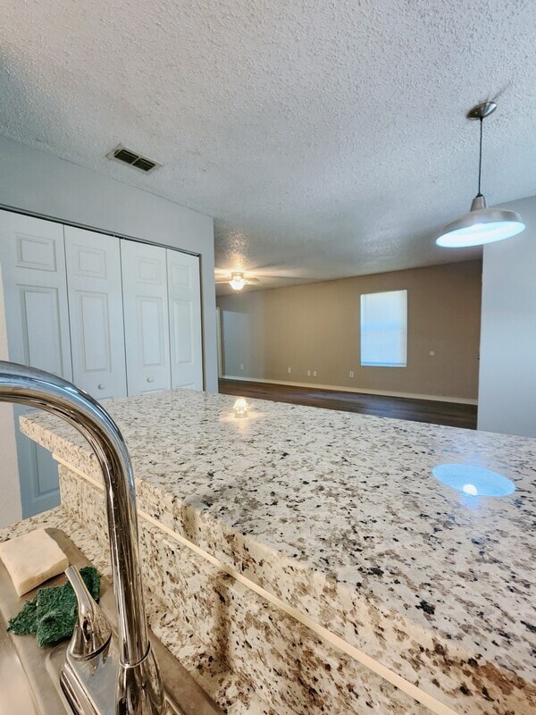 Building Photo - 10245 Country Hills Blvd