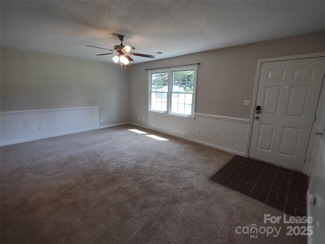 Building Photo - 710 Sharon Dr