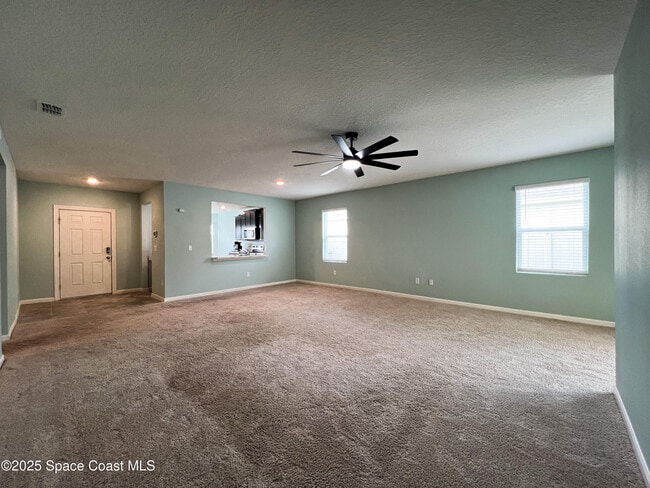 Building Photo - 590 Sorrento Dr