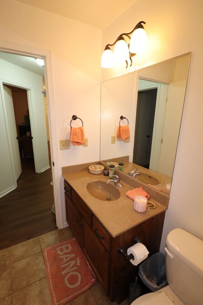 Building Photo - Spacious Home for Rent!