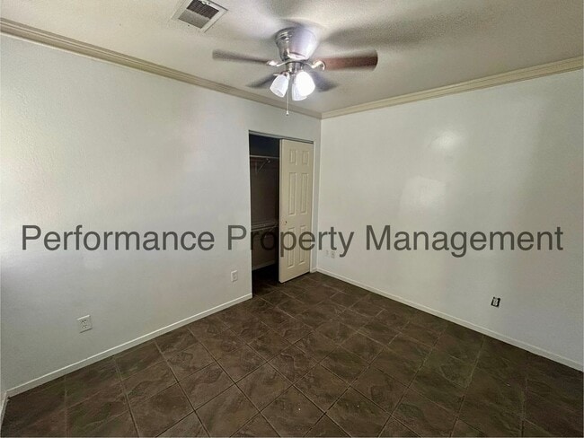 Building Photo - Stunning 5 Bed/2 Bath S Bakersfield Home w...